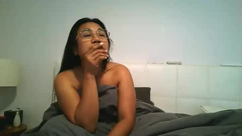 Angelquey online show from March 12, 2026, 9:43 pm