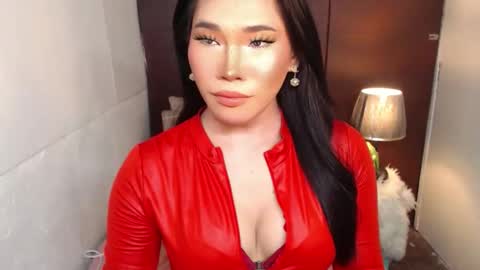 STWEET LINA online show from April 13, 2026, 2:44 pm