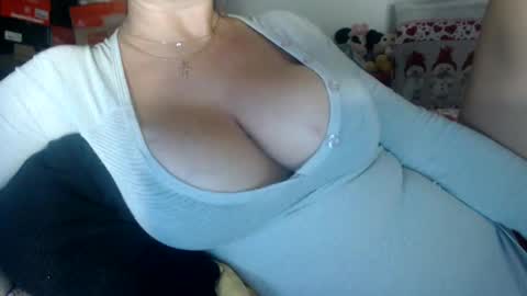 Snapshot of lovelywoman22 chatting on December 15, 2024, 4:26 pm lovelywoman22 online show from December 15, 2024, 4:26 pm