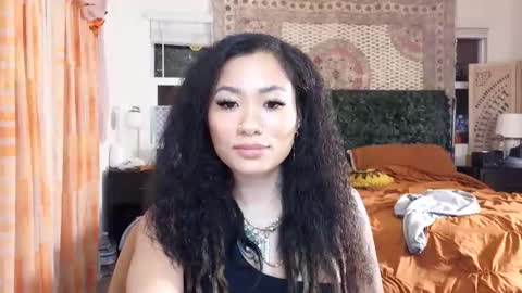 lovelyxmacii online show from February 5, 2026, 2:05 am