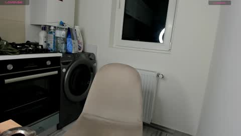 Snapshot of lovermike_ chatting on December 18, 2024, 12:54 am Mike online show from December 18, 2024, 12:54 am