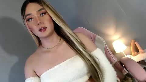 Snapshot of lovers_moon22 chatting on December 15, 2024, 4:29 am lovers moon22 online show from December 15, 2024, 4:29 am