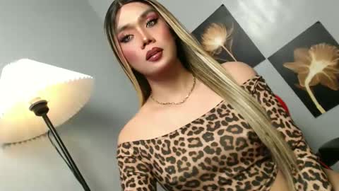 lovers moon22 online show from December 1, 2025, 12:10 pm