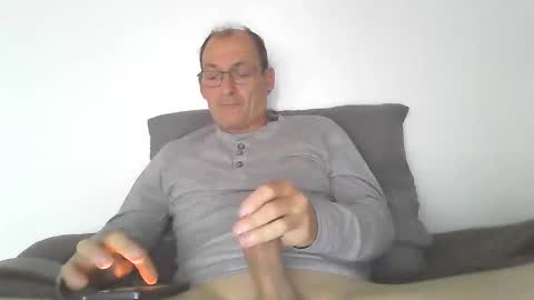 lovs2cum4u online show from October 1, 2025, 7:36 am