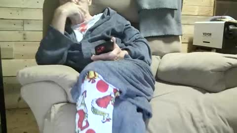 Snapshot of lovesex6565 chatting on April 1, 2026, 12:39 pm just here to have fun and cum online show from April 1, 2026, 12:39 pm