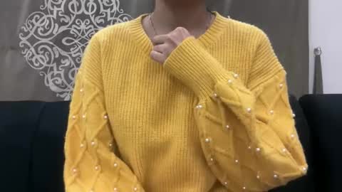 lovevibes5 online show from December 3, 2025, 9:35 pm