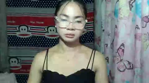Snapshot of loving_rhean chatting on May 25, 2026, 10:43 am loving_rhean online show from May 25, 2026, 10:43 am
