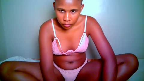 lovly_kam online show from October 24, 2025, 7:54 pm