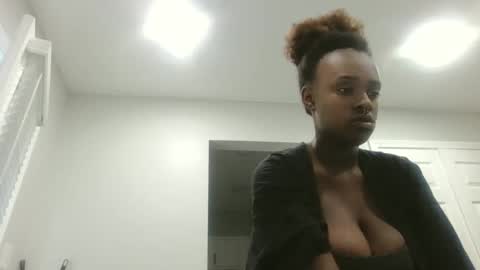 loyalbambi online show from September 16, 2025, 12:39 pm