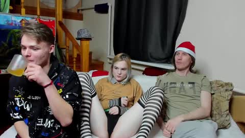 Snapshot of loyasteve chatting on December 25, 2024, 2:34 pm VECTORSTEVEPVT IS OPEN online show from December 25, 2024, 2:34 pm