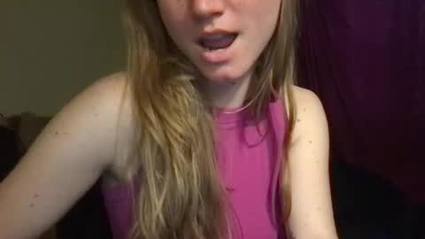 Snapshot of lozivelle chatting on September 15, 2025, 5:24 pm lozivelle online show from September 15, 2025, 5:24 pm