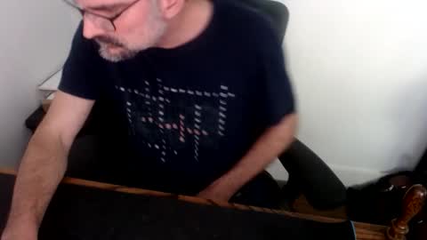 lreed090 online show from May 9, 2026, 8:58 pm