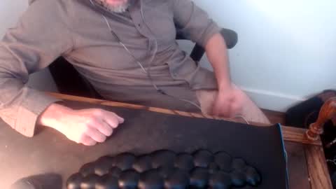 lreed090 online show from May 21, 2026, 8:38 pm