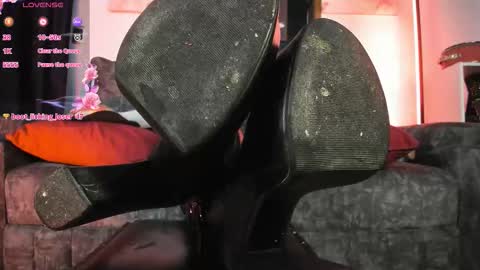 luanadabbraccio_ online show from February 27, 2026, 2:50 pm