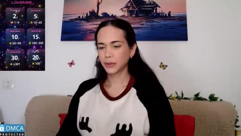 luara_ online show from November 28, 2025, 1:03 pm