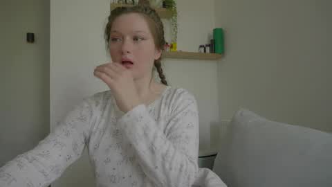 lubimka_lu online show from April 27, 2026, 1:20 pm