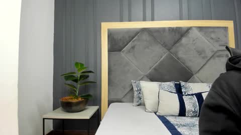 luca_morettii online show from October 17, 2025, 4:09 pm