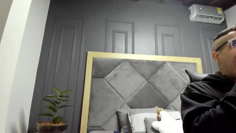 luca_morettii online show from November 21, 2025, 12:15 pm