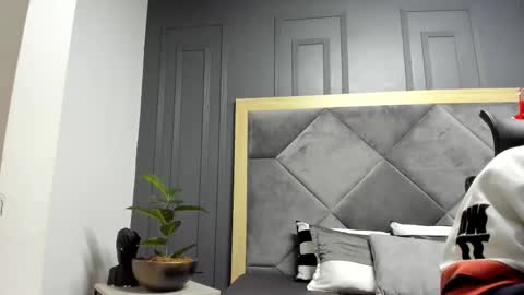 luca_morettii online show from December 20, 2025, 12:12 pm