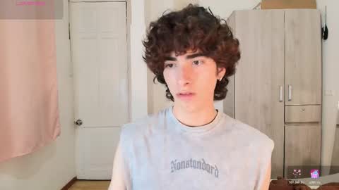 lucas_xo online show from November 21, 2025, 3:38 am