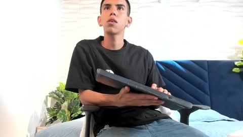 Lucca Moreti online show from May 2, 2026, 3:44 am