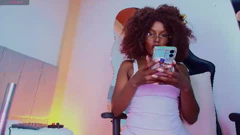 lucia01m online show from June 15, 2026, 6:54 pm