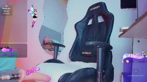 lucia01m online show from June 21, 2026, 6:43 pm