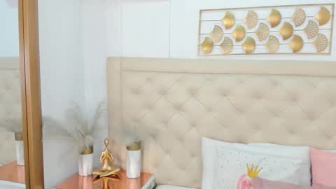 lucia_lorenz online show from December 21, 2025, 11:28 am