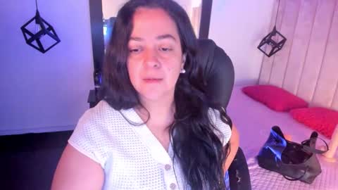 Lucia Vonne online show from November 18, 2025, 1:04 pm