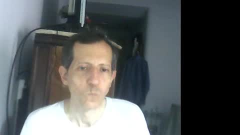 Snapshot of lucianoaxel chatting on February 19, 2025, 5:27 pm Luciano online show from February 19, 2025, 5:27 pm