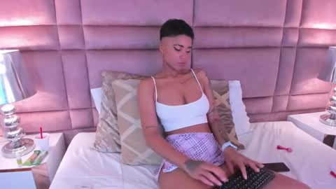 Snapshot of luciawallace chatting on February 18, 2025, 12:37 am lucia wallace online show from February 18, 2025, 12:37 am