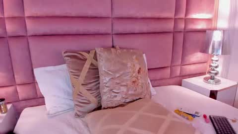 Snapshot of luciawallace chatting on February 28, 2025, 2:09 am lucia wallace online show from February 28, 2025, 2:09 am