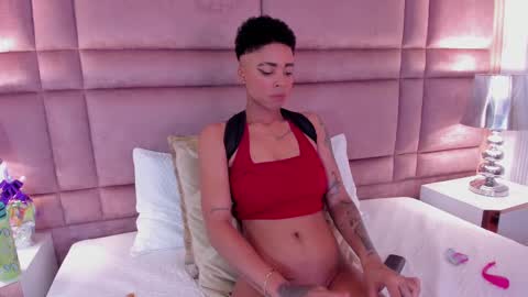 Snapshot of luciawallace chatting on March 10, 2025, 11:27 pm lucia wallace online show from March 10, 2025, 11:27 pm