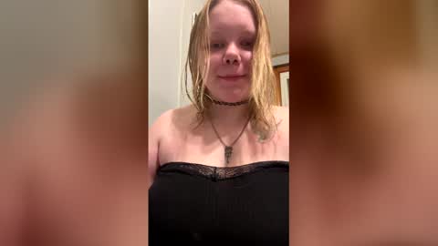 lucid_kitty online show from April 30, 2026, 1:23 am