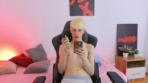 Angelok online show from June 8, 2026, 4:57 am