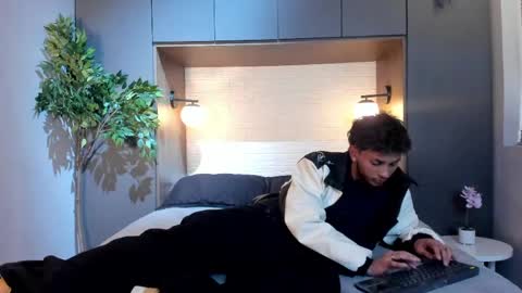 Snapshot of lucien_delacroix chatting on May 15, 2026, 12:12 pm Lucien online show from May 15, 2026, 12:12 pm