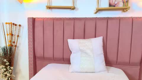 luciia_sweeet online show from November 21, 2025, 6:17 pm