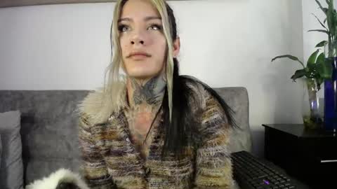 Snapshot of luciiana_lol chatting on April 24, 2026, 12:51 pm luciiana online show from April 24, 2026, 12:51 pm