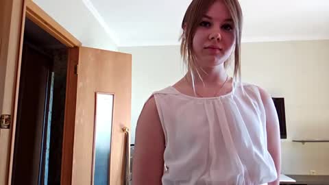 Mia online show from March 7, 2026, 9:06 am