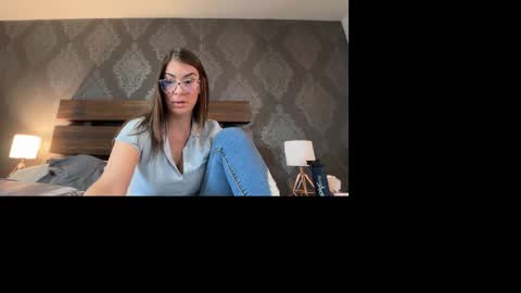 April online show from November 5, 2025, 5:35 pm