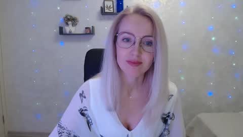 Snapshot of luckcristal chatting on March 7, 2025, 5:17 pm Arina online show from March 7, 2025, 5:17 pm