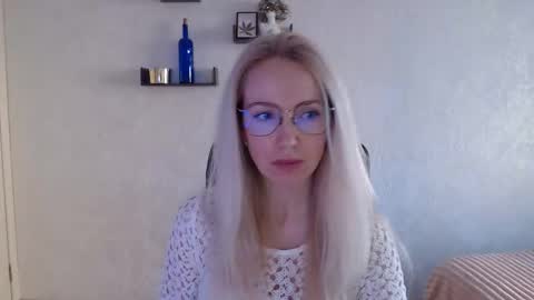 Snapshot of luckcristal chatting on March 1, 2026, 2:08 pm Arina online show from March 1, 2026, 2:08 pm