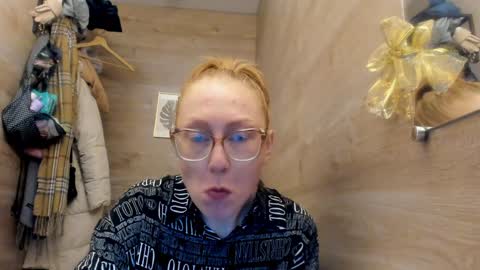 Snapshot of lucky_licky20 chatting on December 17, 2024, 4:01 am lucky_licky20 online show from December 17, 2024, 4:01 am