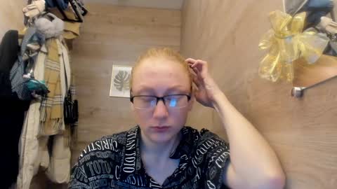Snapshot of lucky_licky20 chatting on December 18, 2024, 3:58 am lucky_licky20 online show from December 18, 2024, 3:58 am