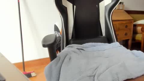 Snapshot of luckydrakex chatting on December 22, 2024, 11:11 am Lucky online show from December 22, 2024, 11:11 am