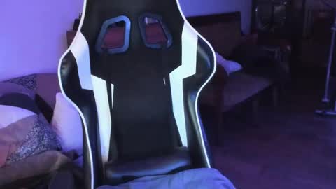 Snapshot of luckydrakex chatting on January 21, 2025, 9:46 pm Lucky online show from January 21, 2025, 9:46 pm