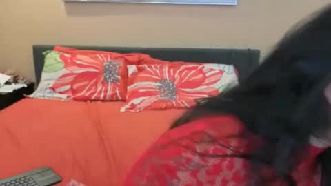 luckylee1992 online show from April 18, 2026, 5:11 am