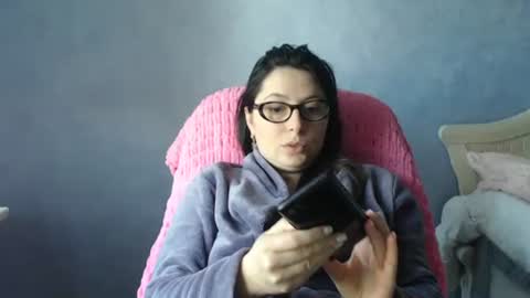 luckylinda23 online show from April 17, 2026, 10:29 am