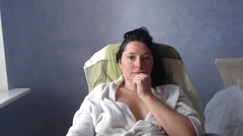 luckylinda23 online show from July 5, 2026, 9:16 am
