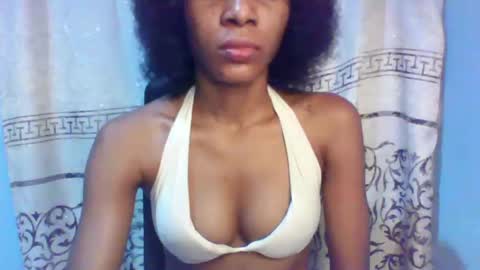 Snapshot of luckymadequeen chatting on January 24, 2025, 1:56 am Gloria online show from January 24, 2025, 1:56 am